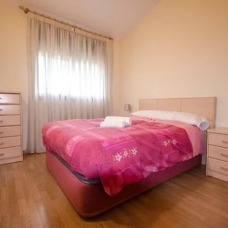 Casa Con Piscina Y Parking En *