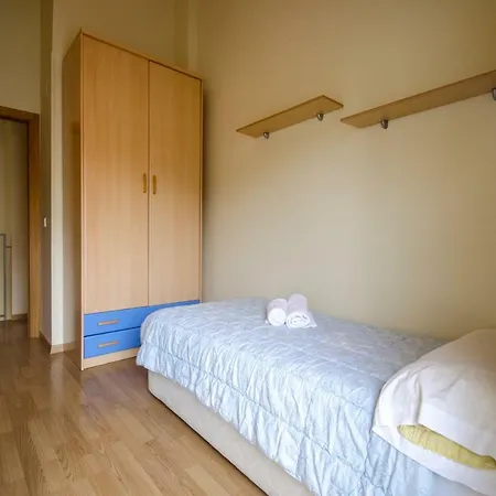 Casa Con Piscina Y Parking En Girona